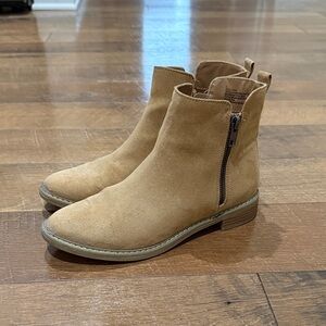 Universal Thread Light Tan Suede Ankle Boots